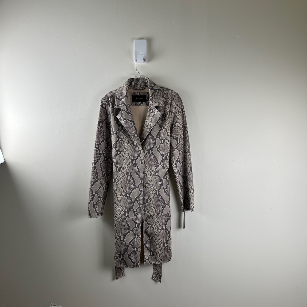 Tahari Coat Medium Cream Snake Print